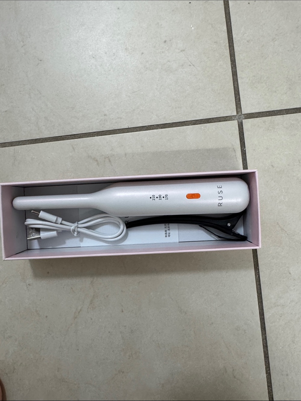 RUSE White Styling Wand